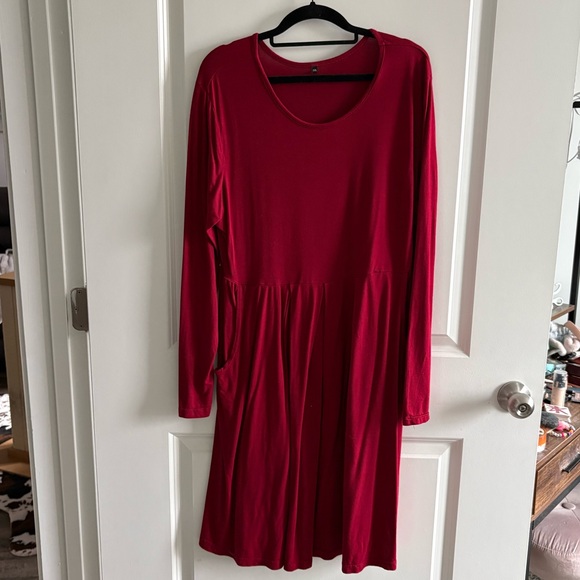 Elegant Burgundy Long Sleeve Dress - Picture 2 of 6